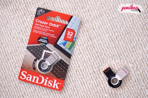 Moxy - SanDisk Cruzer Orbit USB Flash Drive 32 GB