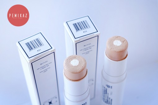 coco-blanc-aura-foundation-stick-3